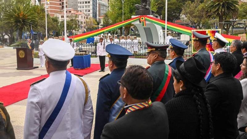 El Alto Mando Militar rindió homenaje a Eduardo Abaroa, héroe del Topáter.