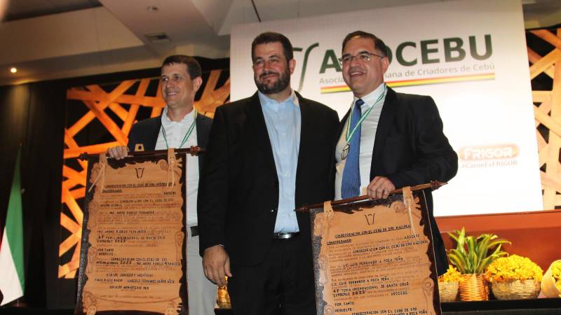 El presidente de Asocebú entregó los galardones este domingo