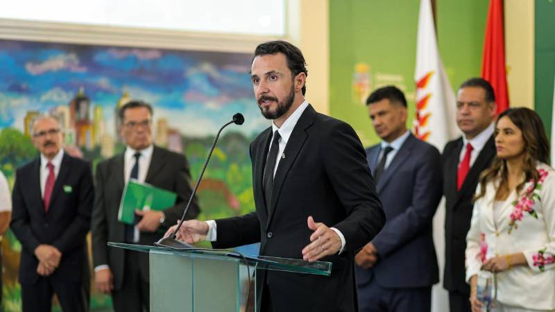 El gobernador Juan Pablo Velasco fue el encargado de leer las conclusiones de la reunión.