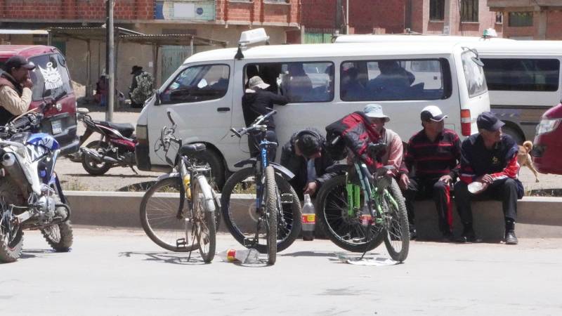 Bloqueos en la carretera a Viacha 