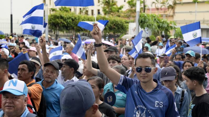 Seguidores del presidente acudieron a presenciar su discurso y su juramento