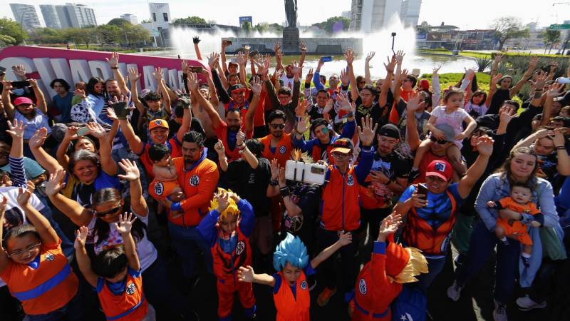 Aficionados de Dragon Ball en la Glorieta de la Minerva, en Guadalajara.