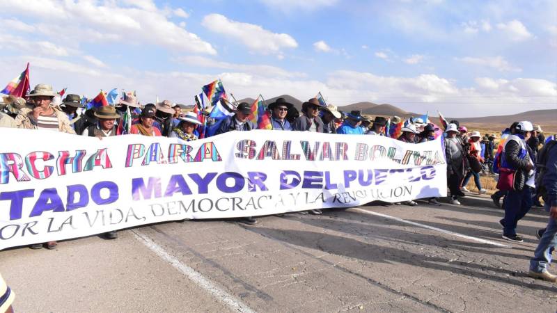 Si bien Evo abandonó, la marcha aún sigue su rumbo hacia La Paz