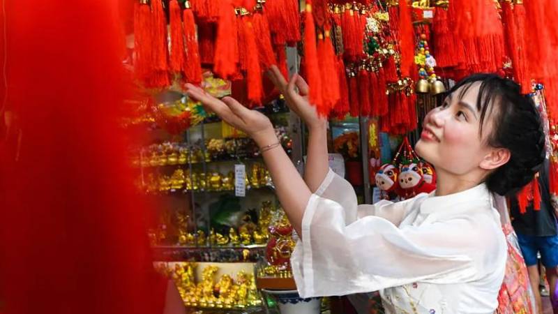 Habitantes de China se alistan para recibir el Año Nuevo 4722