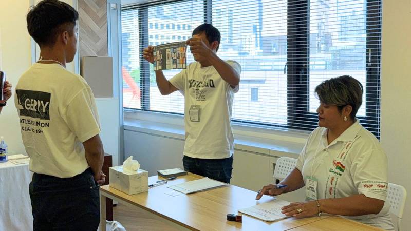 Bolivianos comenzaron a votar en Tokio.