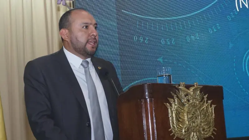 El ministro indicó que se conforman anillos de seguridad alrededor de la plaza Murillo.