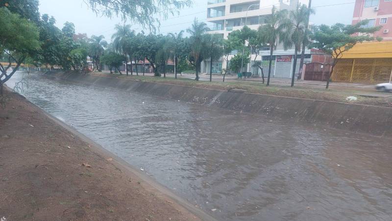 Así luce el canal de drenaje, zona del cuarto anillo y avenida Piraí.