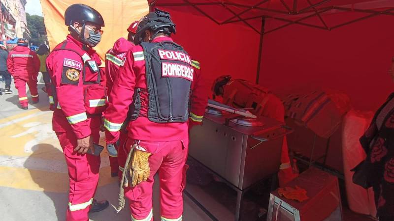 Bomberos desplegados en el trayecto de la preentrada