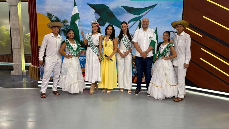 Representantes de la Tradición Cruceña en La Revista.