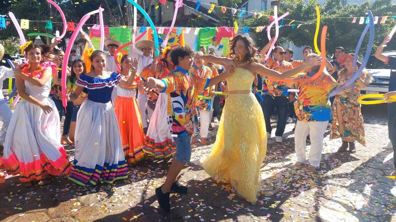 Camila I, adelantando la tercera precarnavalera cruceña. 