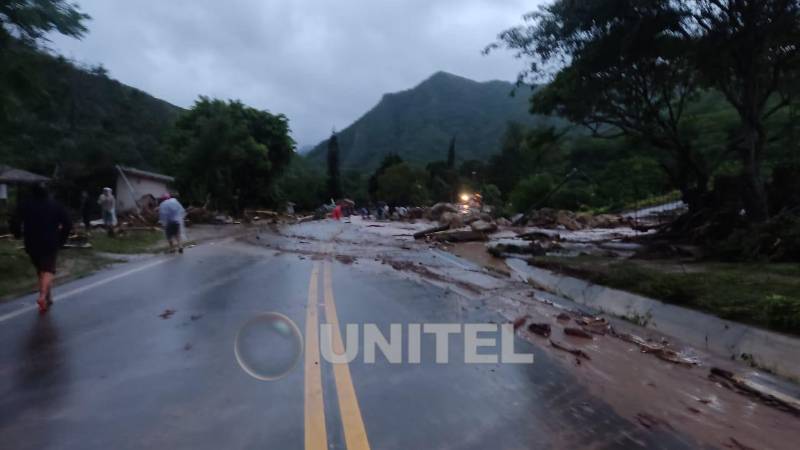 La carretera también está afectada