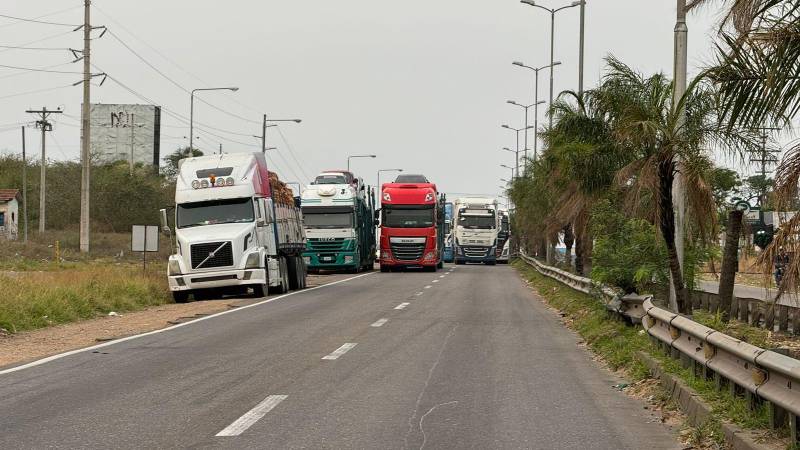 En la ruta al norte cruceño se tiene un bloqueo de carreteras