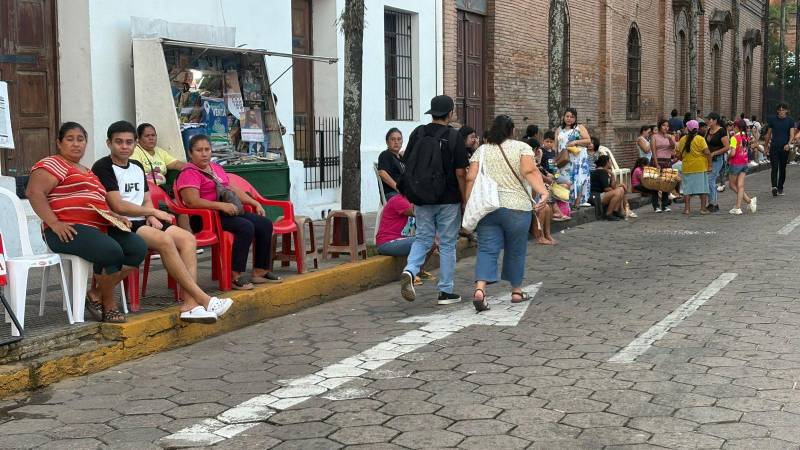 Tercera precarnavalera reúne a las familias cruceñas en el centro de la ciudad
