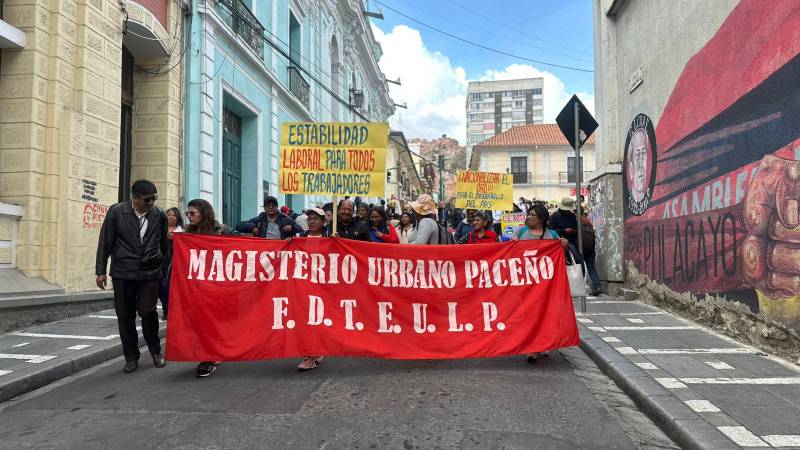 Maestros durante su protesta este jueves.