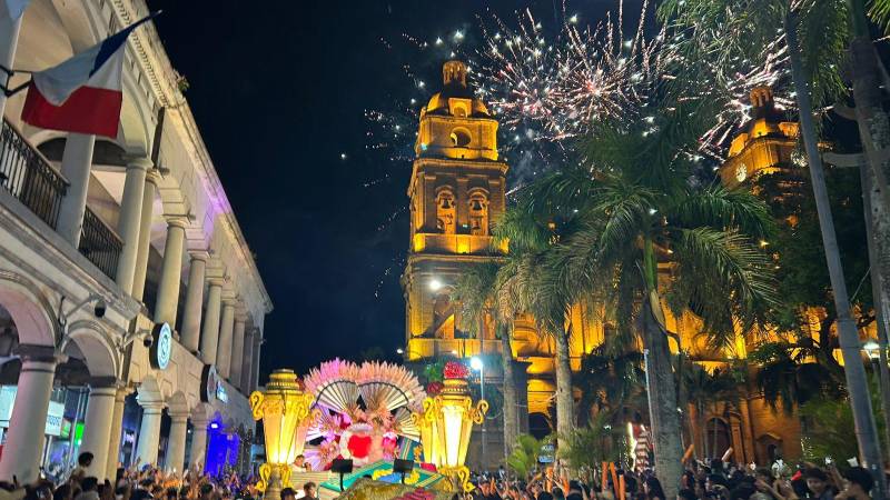 Camila I emociona en la segunda precarnavalera cruceña
