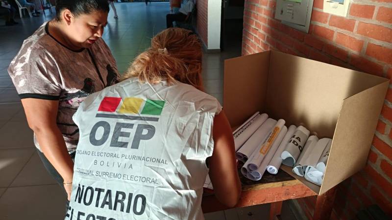 Los jurados electorales alistan su material para abrir las mesas de votación