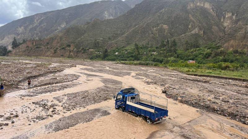 El río se ha desbordado en Luribay 