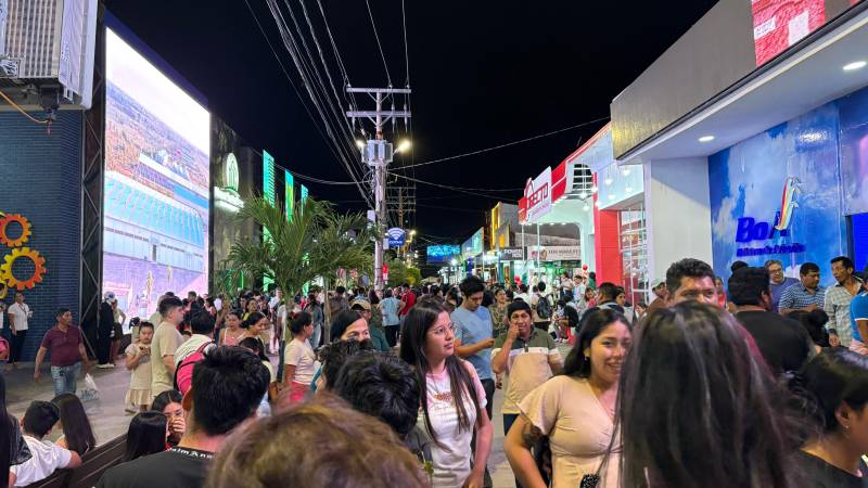 Familias enteras visitarons la Expocruz 2025.
