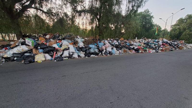 Basura acumulada en calles de Cochabamba. 