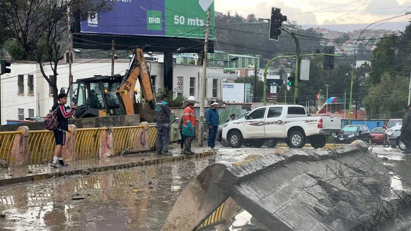 El puente que une Calacoto con La Florida, terminó destrozado 