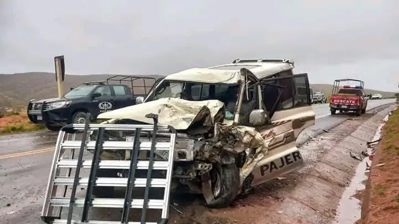 La vagoneta que colisionó con el bus que terminó embarrancado