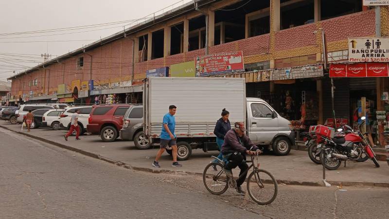 Mercado en la Doble Vía a La Guardia 