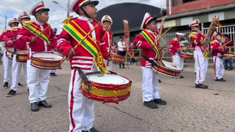 Desfile cívico en La Pampa de la Isla. 
