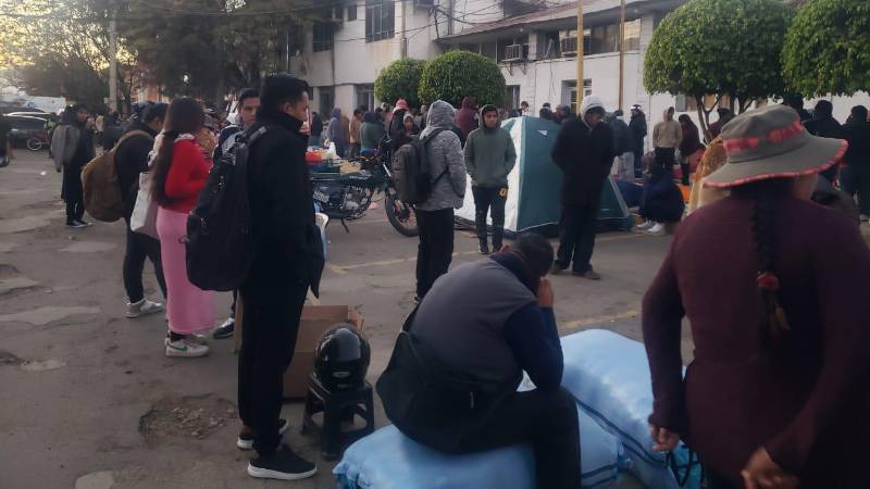 En Cochabamba, habían personas esperando enviar encomiendas