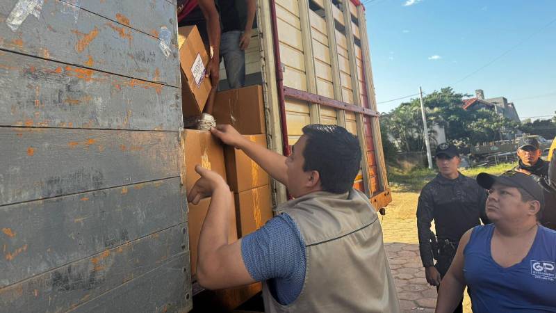 El material electoral llegó este viernes a Santa Cruz