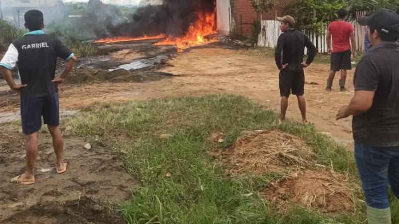 El fuego consumió el deposito de combustible 