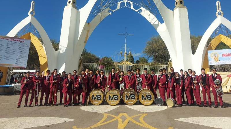 ‘Morenada de los Andes’, rumbo a Urkupiña. 