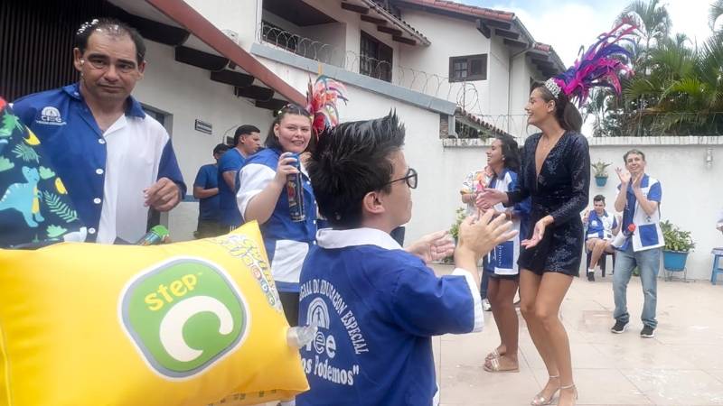 Camila I llevó la magia y alegría del Carnaval cruceño al CIEE