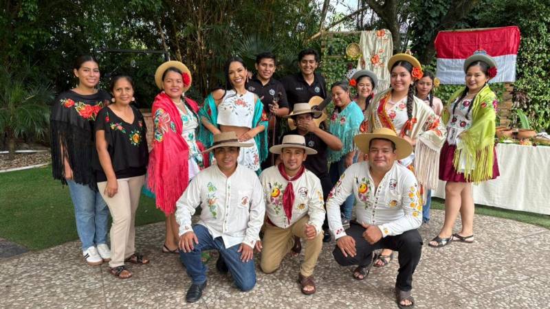 Residentes tarijeños en La Revista