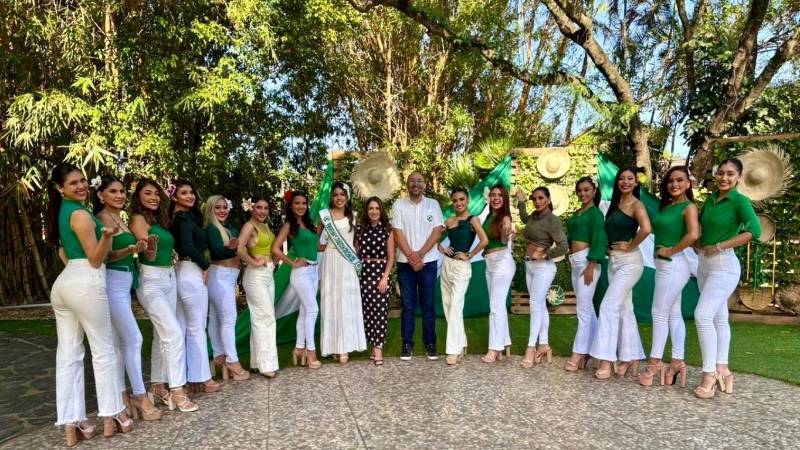 Candidatas a la Reina de la Tradición Cruceña en La Revista