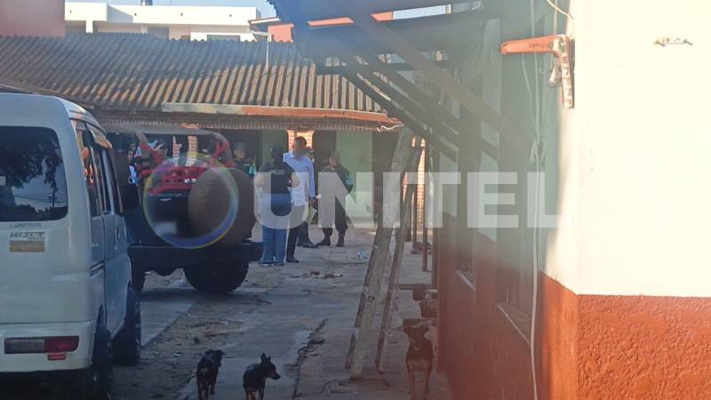 La Policía realizó el allanamiento al domicilio.