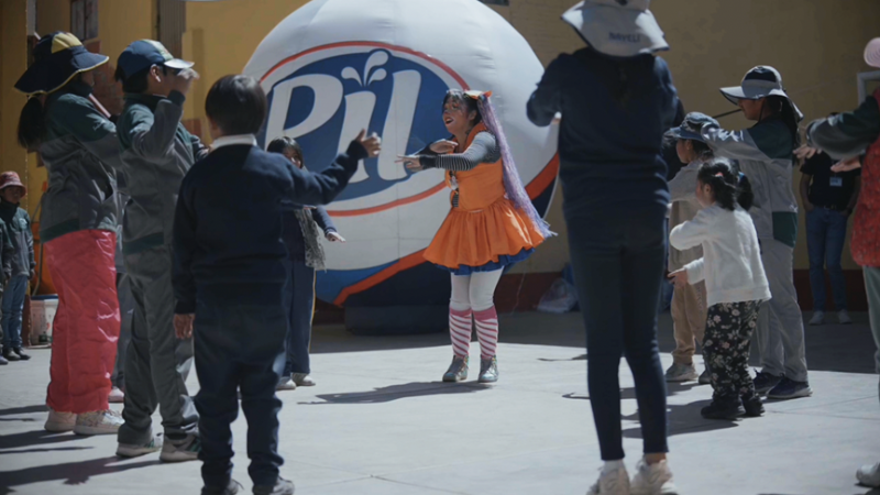 PIL Bolivia dona más de 10.000 litros de leche a niñas y niños de 69 instituciones