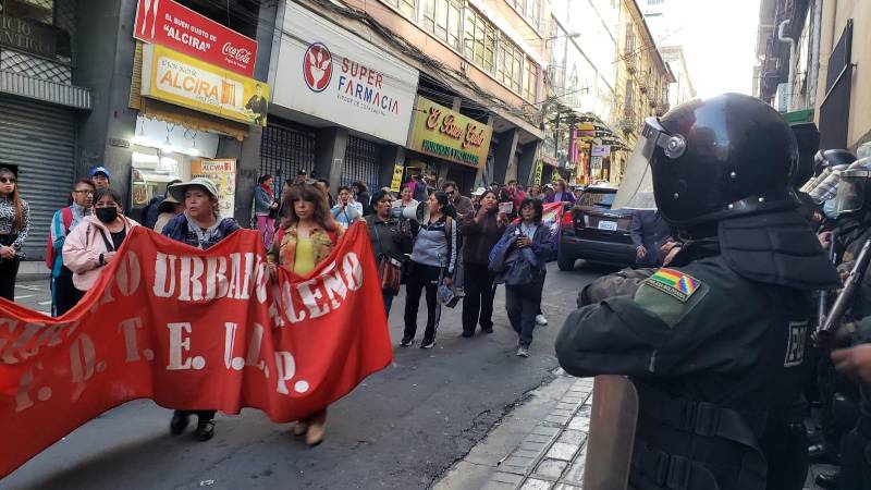 Marcha de los maestros en puertas del Ministerio de Trabajo 