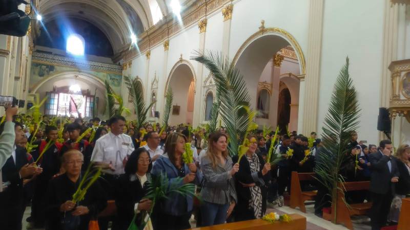 Los asistentes a los actos litúrgicos en Cochabamba.