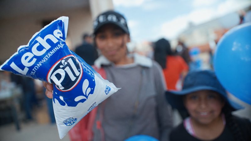 PIL Bolivia dona más de 10.000 litros de leche a niñas y niños de 69 instituciones