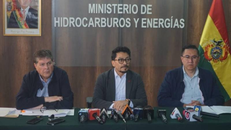 Ministros de Estado en conferencia de prensa