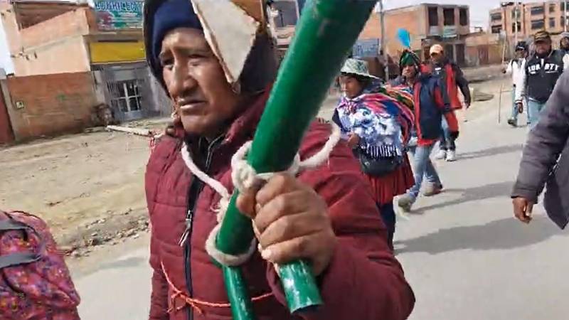 Algunos de los campesinos portan este tipo de elementos