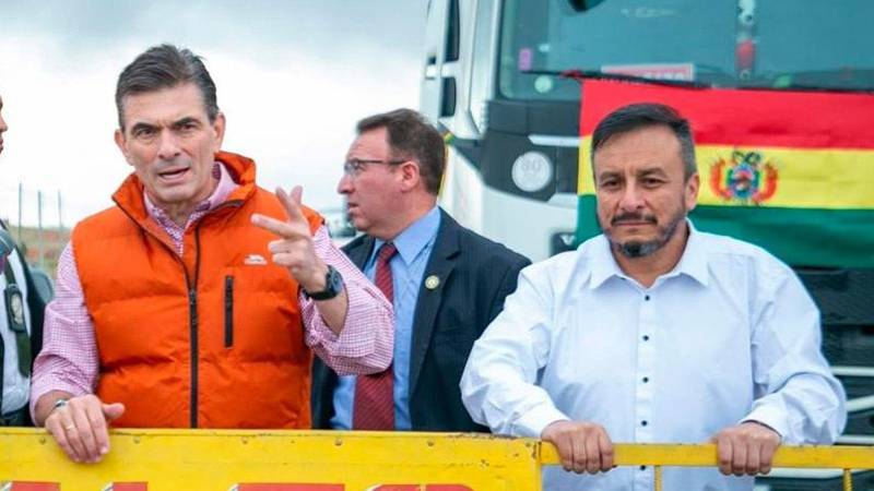 Medinaceli (der.) estuvo poco más de cinco meses en el cargo