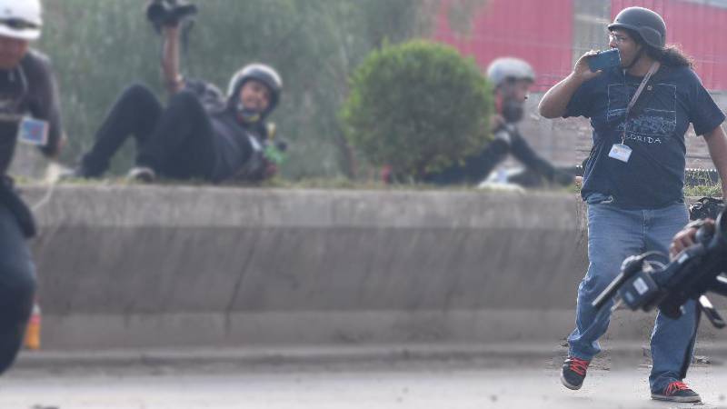 Nelson Peredo durante una cobertura en los conflictos de 2019.