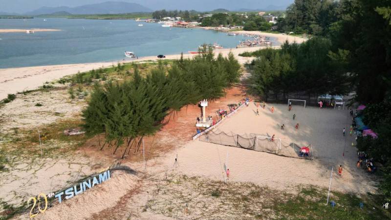 Vista aérea del Parque Conmemorativo del Tsunami Ban Nam Khem en Tailandia