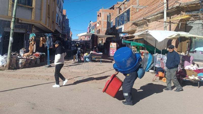 Una calle de la feria de Desaguadero. 