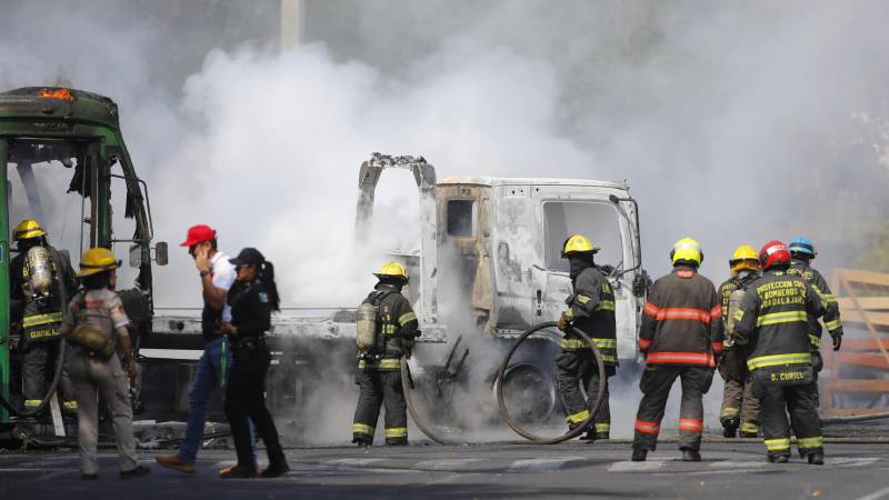 Tras el operativo, en aparente reacción del grupo criminal, se registraron diversos bloqueos y quema de vehículos.