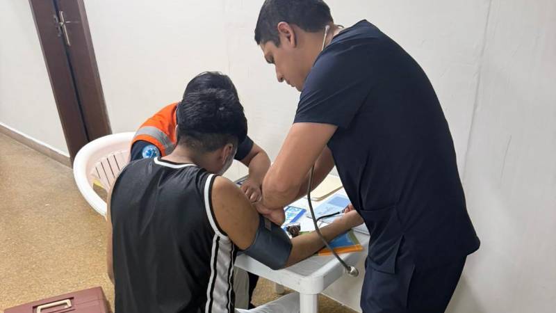 La atención a uno de los bolivianos.