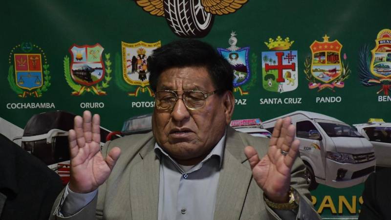“Mañana (martes) estarán tomadas todas las capitales de departamentos, provincias, las carreteras y las fronteras”, dijo Gómez