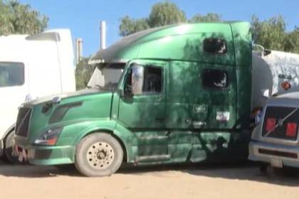 Al menos 20 cisternas aguardan en la refinería de YPFB en Cochabamba; choferes denuncian que no les permiten descargar