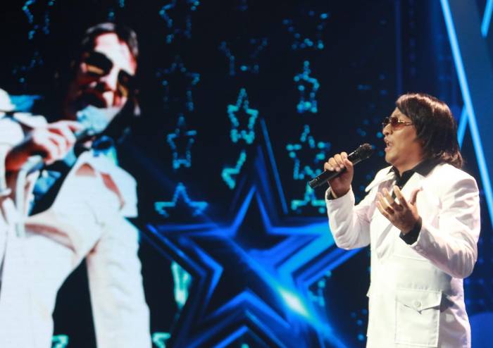 Nino Bravo deslumbró en el escenario con su tema ‘Noelia’